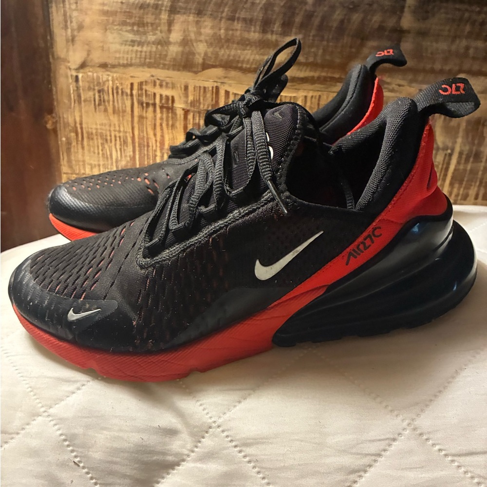 Nike Women’s Athletic Shoes in Black and Orange